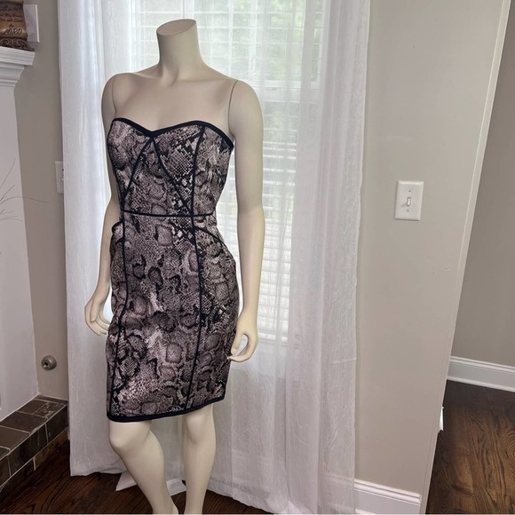 21-BCBG MAXAZRIA, python print dress   size 10 - Picture 10 of 10